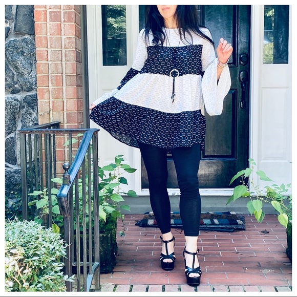 ShopEvelynne Tops - BOHO CHIC CIRCLE PRINT WOVEN COR BLOCK TOP
